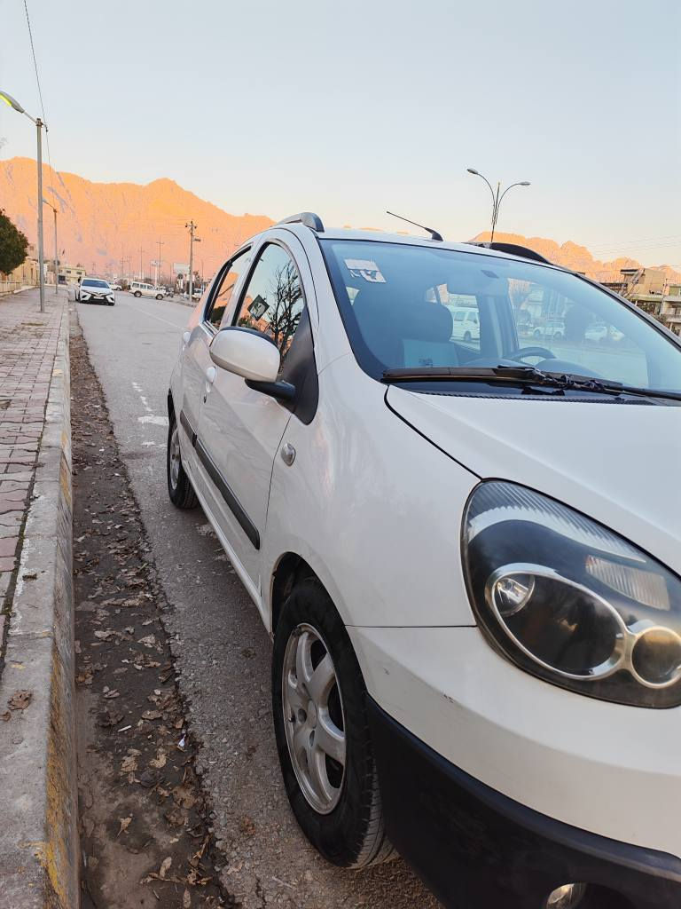 جێلی پاندا مۆدێل 2014، سپی بەفری، گێر ئۆتۆماتیک، بێ بۆیاغە، هەرچوار جامی کارەبایە،تحکومی لایتی هەیە،تحکومی ئاوێنە،سیدی و ئۆکس و بلوتوزە، سویچ کۆنترۆلە، سەیارەکە زۆر زۆر خاوێن و بێ مەسرەفە، دوو دەستی کردووە، یەکیان کەسێکی بەتەمەن بووە و ئەمەی ئێستاش مامۆستایەکی ئافرەتە، مەسرەفی تێدا نییە، 136 هەزار کیلۆمەتر رۆشتووە، سەنەوی بەسەرچووە ، نرخی ٦٨ و مەجال، شوێن رانیە
ژ.م *********** رانية, السليمانية
