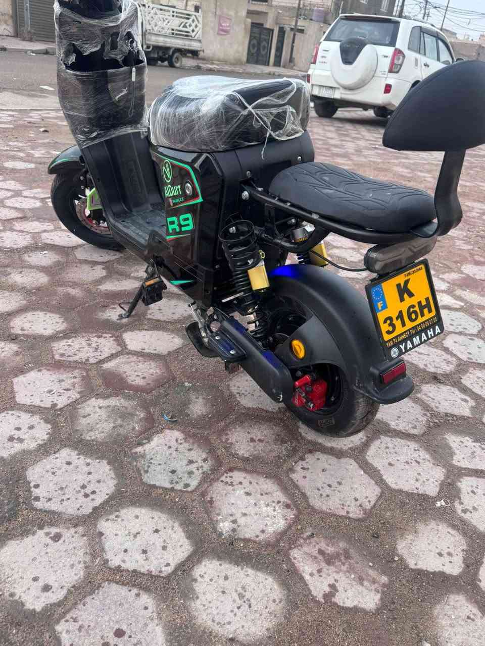 درجه R9 درجه للبيع موديل 2026 لون اسود خمسه باتري 32 انبير بصمه ثنين وسوجين ومدخل usb وبلوتوث درجه جديده وصالي شهر من ماخذه درجه اخت جديده سعر 450 وبيه مجال المكان الابله العقل استفسار على هاذا الرقم ***********
