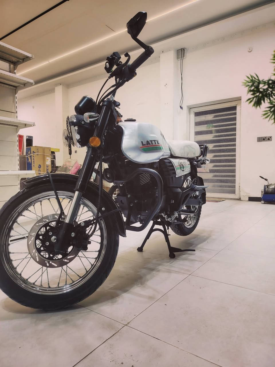 دايون لاتي
اوراق اصولي
موديل نهاية ال2020
كربلاء الجمعيه العباسيه
مابيه كل نقص بلاديه ١٧٥٠ بيه مجال للجناي وع باب اله
***********
