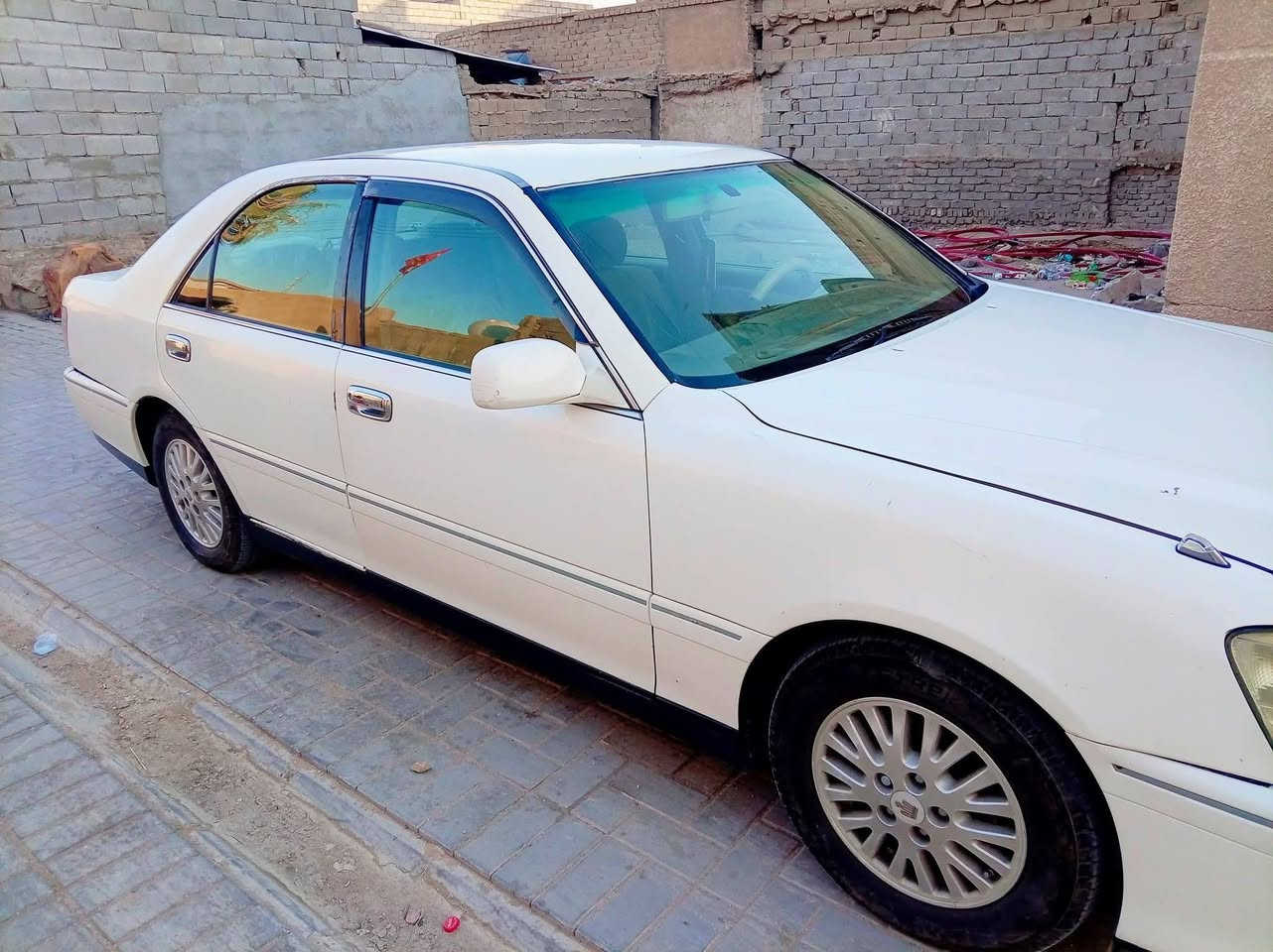 السلام عليكم
للبيع تويوتا كراون موديل 2002 كصه قماره فقط 
محرك وكير كفاله دي فور الكبير شاصي 75
السياره قماره فقط بدون أرقام . 
العنوان البصره 
السعر 35$$
الرقم 
***********
