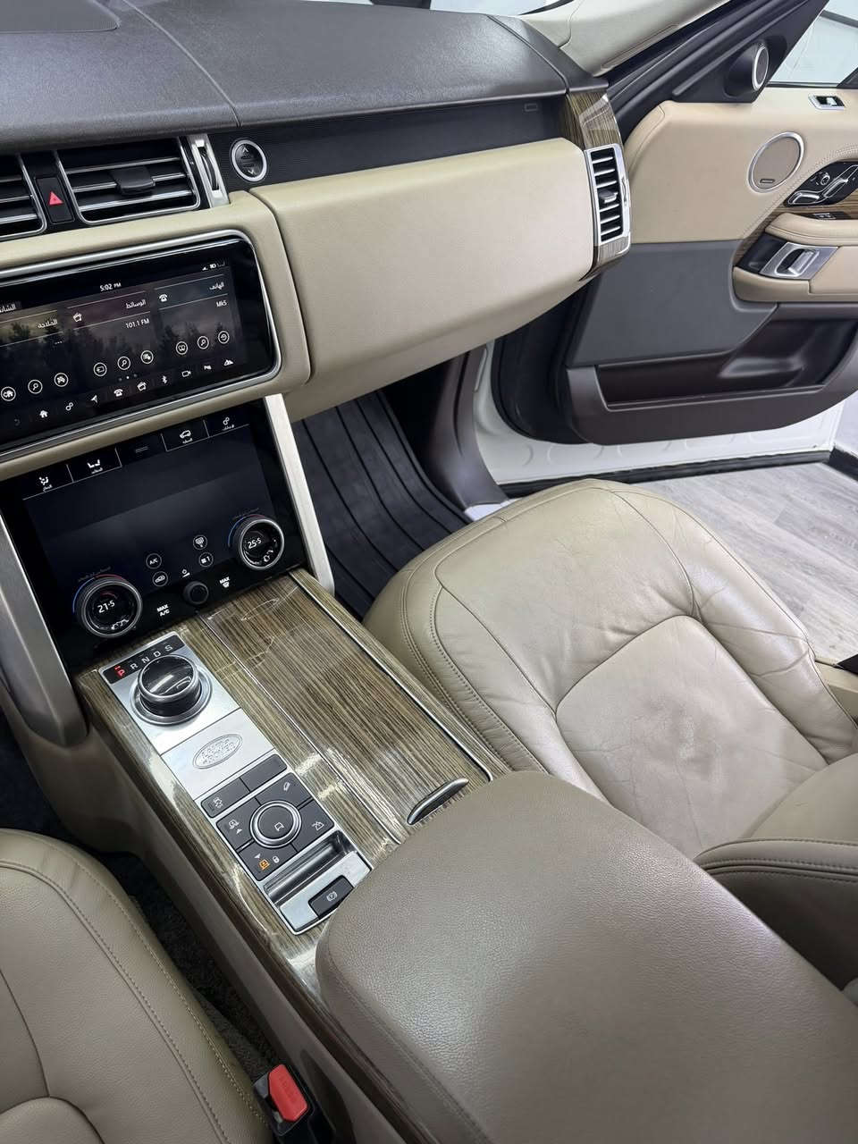 من رخصه الادمن 
للمراوس مع bmw 530 او 330 
رانج روفر فوك 2019 اوتو باييكرفي خليجي وكاله كفاله 
فول 1/1 للاخير دبل شاشه بلادي سياره فول للاخير 
V6 سوبر جارج 
كير مكينه كفاله 
ادمه كامله 
بدون نقص برغي واحد 
صار بيها اقل الشبر بجاملغ وتكحل على كده فقط 
***********
