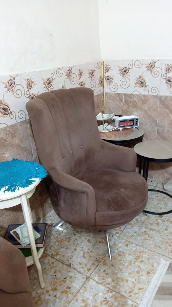 نص تخم ٥مقاعد تركي قوي بس رجل واكعه وصير ويصير سرير  السعر ١٠٠ العنوان ابو دشير


**إذا كنت صاحب هذا الإعلان وتريد حذفه لأي سبب، رجاءا أرسل رسالة إلى الدعم الفني**