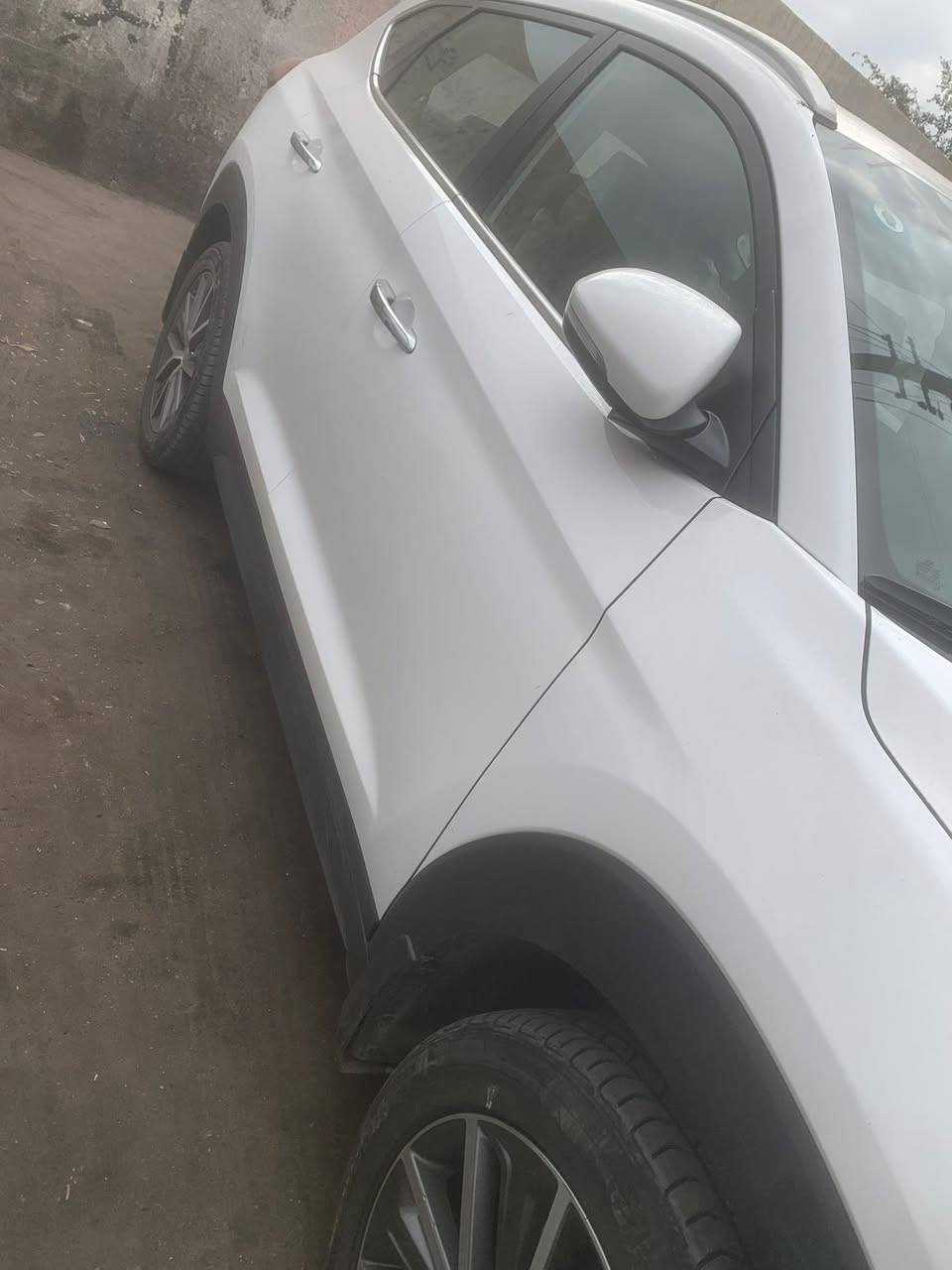 السلام عليكم توسان موديل 2017 سياره حلوه ونظيفه بيها فقط بنيد مبدل نفس لون المكان الاعظميه قرب جامع عساف السعر (165$)بيها مجال بسيط رقم هاتف ***********
