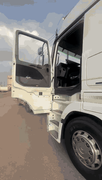 السلام عليكم
اكتروس مارسيديس 2008

حجم 1848 كفاله عامه 

تخم تاير ياباني ويل كروم 

***********
