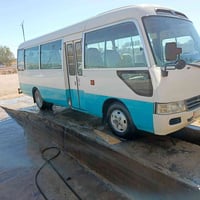 كوستر موديل 2008 للبيع الاخضر بي مكانات صبغ والابيض مكفول بس جوه العضد...