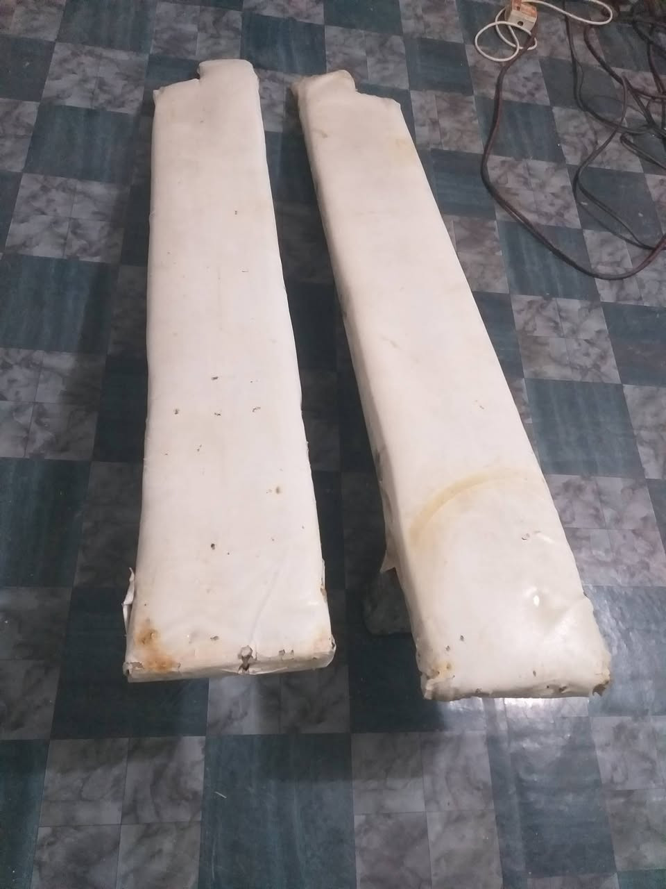 سلام عليكم. مصطبات للبيع  نضيفات مرتبات دوشمه سفنج.  (***********)
