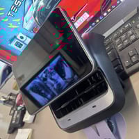 متوفر شاشه خلفيه  تسلا 3 مستخدمه استخدام قليل جداً 07808888082