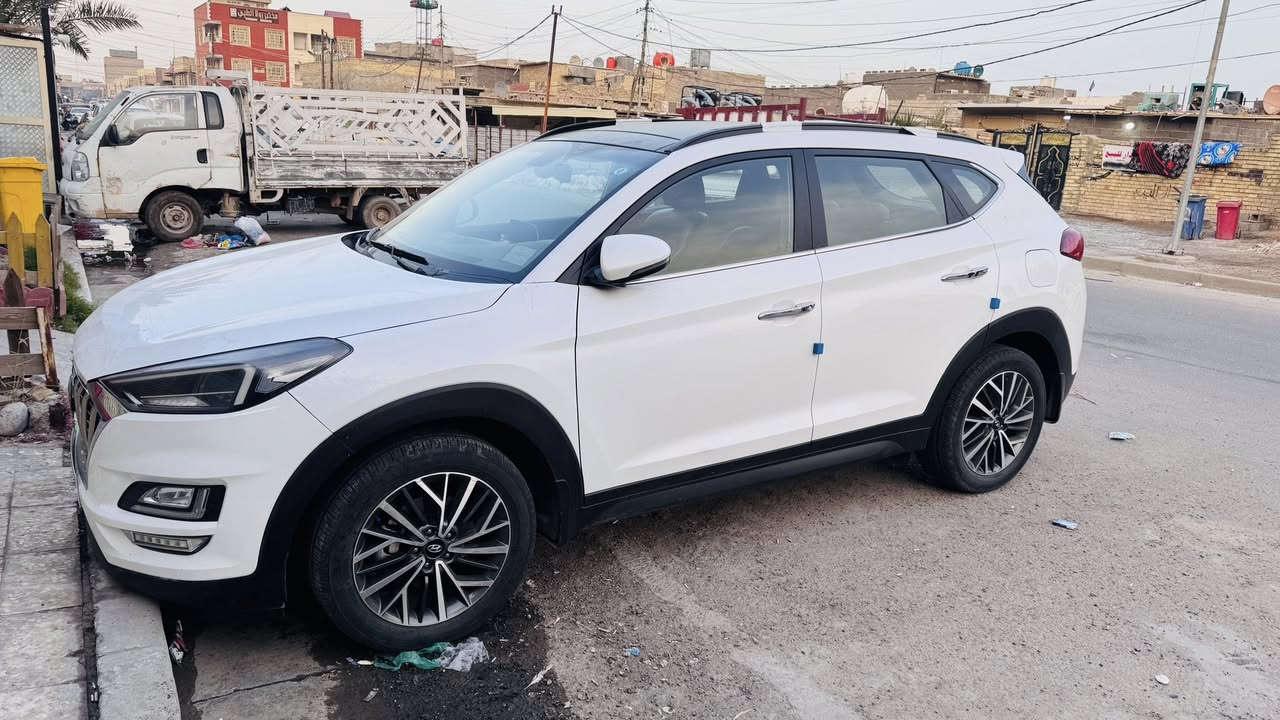 السلام عليكم توسان 2020 مكفوله كفاله عامه سياره جديده بالباكيت بيها مكان واحد بارد فول 1/1 
مكانها بغداد البلديات ***********
