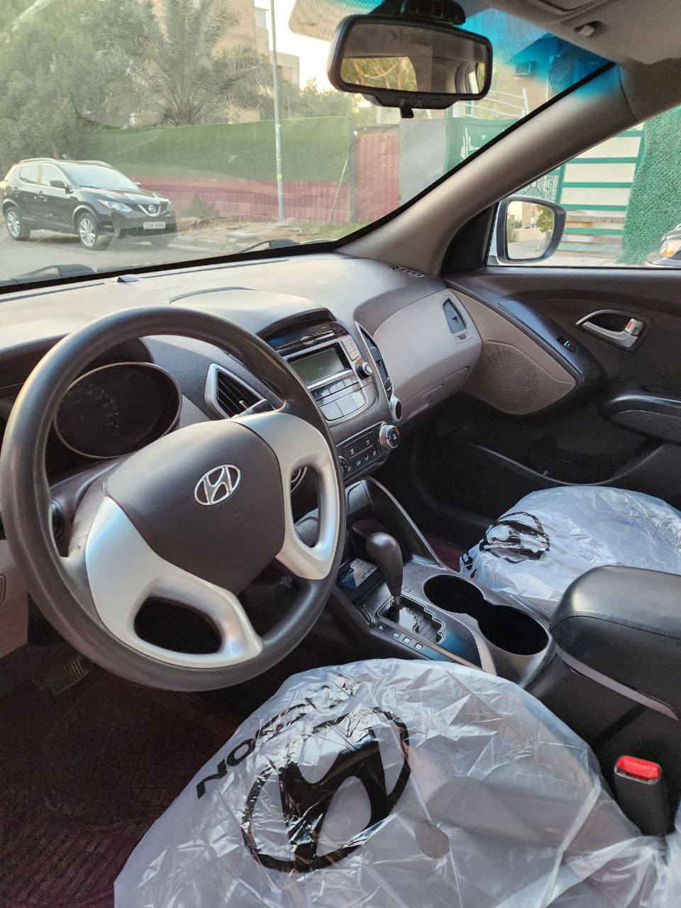 السلام عليكم 
للبيع توسان موديل ٢٠١١ 
سياره خليجي بيها صبغ باب خلفي جهه الصدر 
وبيها مكانات بسيطه بارد 
السياره جاهزه من جميع النواحي 
السعر 125
المكان زيونه 
ابو علي ***********
