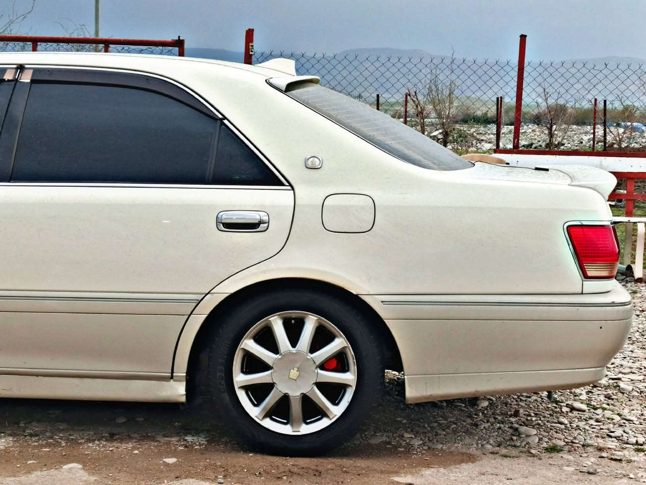 سەرتا بەناوی خوا
مەلیکە موس موس 
بۆ فرۆشتن
2003
d4بچوک
سێ دوگمە 
چوار کوشن کارەبا
پەردە
بێ چاڵ بێ شوخت 
بێ بۆیاخ 
چوار تایەو ویلی لۆکی لەسەرە 
تازە ڕۆنی گۆڕاوە 
کامل سپۆرت 
بێتەقەو ڕەقە  تەقەو دوگەڵاو بۆ ئەبڕم لەڕەسمەکان جوانترە
 گەڵاو مەجالێکی کەم‌60
ڕەسمی سۆنەرەکەشیم داناوە
هەیە بە 50 بەس لەمە نیە ئازیز گیان😜
***********
گوڵ ئەدمین🌹
