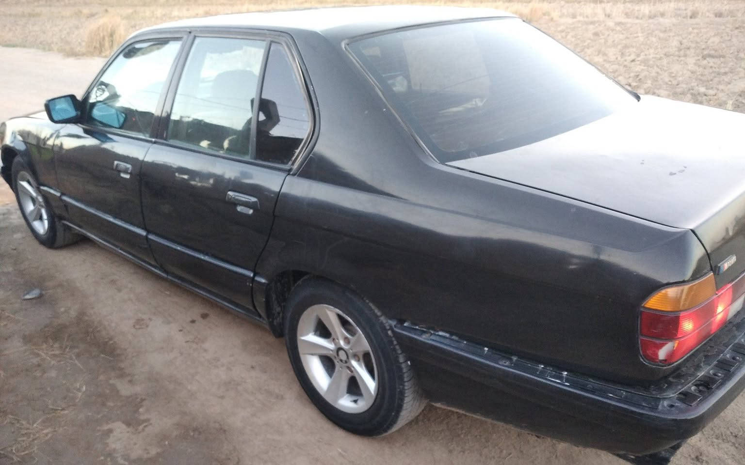 السلام عليكم للبيع بي ام دبليو موديل 95 رقم بغداد انكليزي سنويه عظم مشروع وطني مجدده لل 2030 داخله هزه جديد تحويل مباشر محرك اوكير 6 سلنتر مفتوح مو مسكر كير عادي  محرك اوكير جدد حداديه جديده تخم تاير جدد كهربائيات شغاله تبريد شغال السعر 36 ورقه العنوان ديوانيه قضاء الشاميه التواصل اتصل *********** واتساب نفس الرقم
