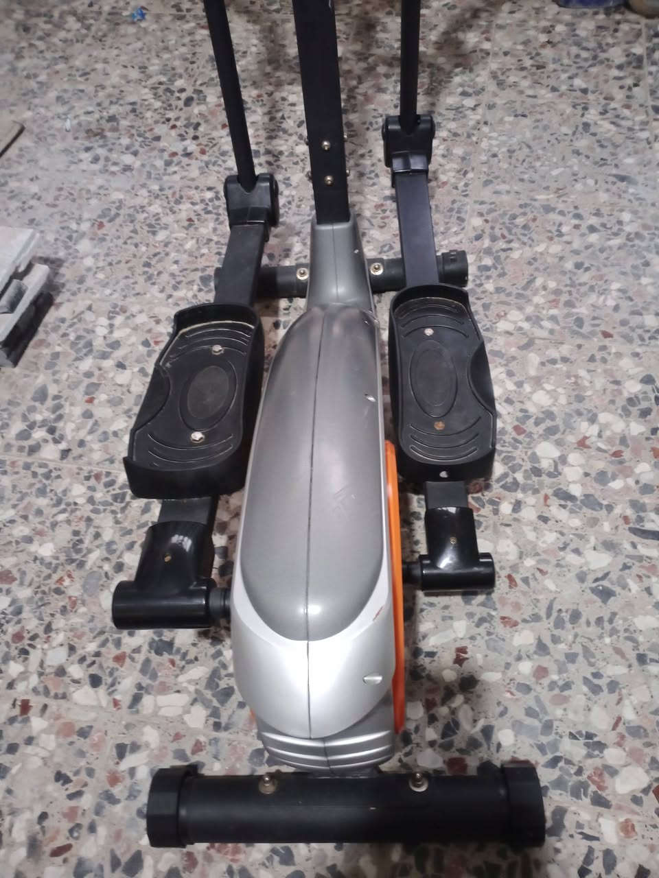 جهاز رياضة نضافة 90//100 كلة شغال سعره 150 الف هاذه رقمي بي ويتساب ***********
