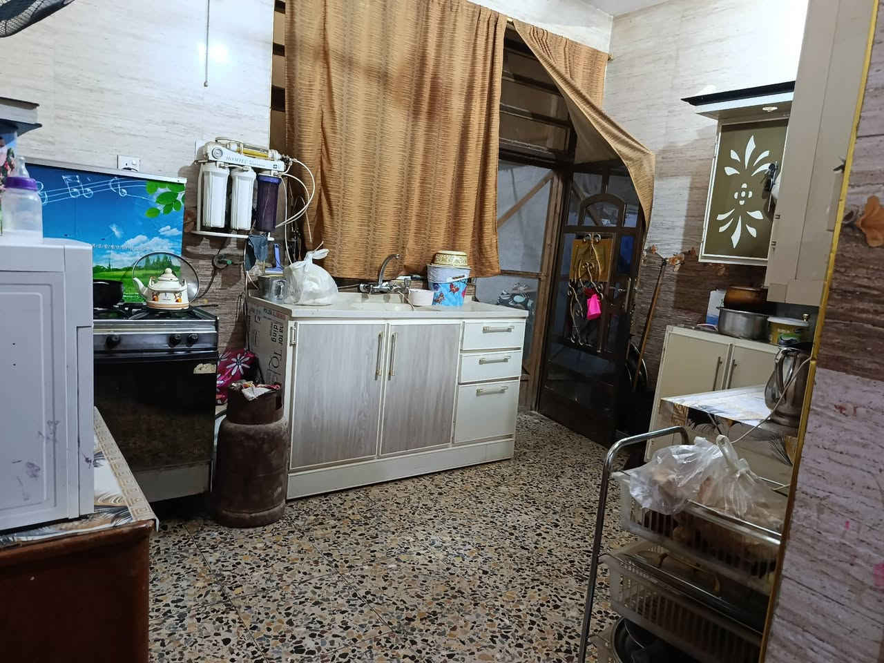 🚨🚨🚨🚨
دار للبيع 
مساحه 115متر 
طابو صرف 
الدار بناء حديث 
يحتوي البيت على 
استقبال 
كلدور 
مطبخ 
غرفه كبيره 
مجمع صحيات 
عنوان البيت حي العسكري قرب شارع 80 وقرب مزار العلويه حميده بنت الامام الكاظم 

للتواصل واتساب (***********)📞☎️

