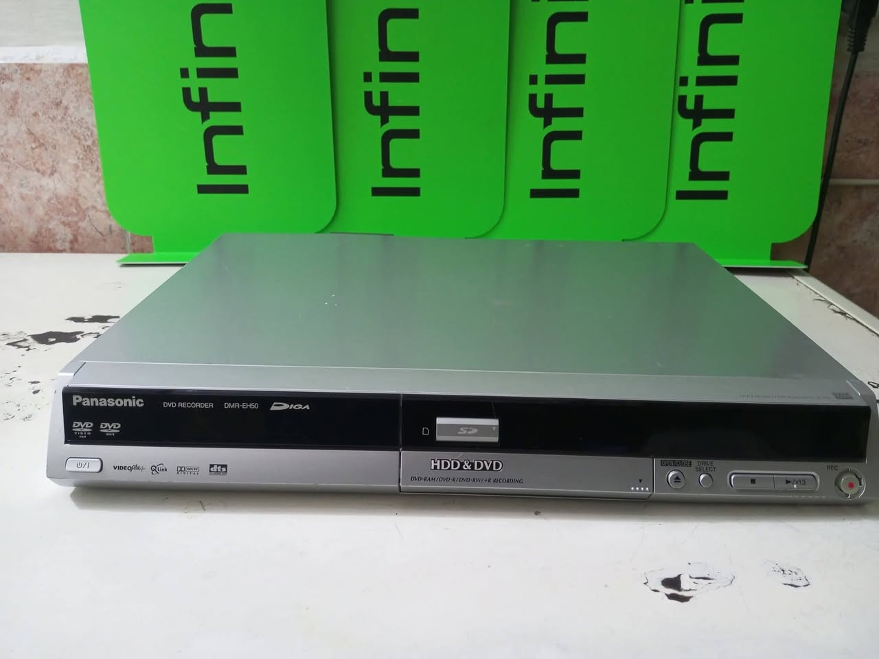 اعادة النشر بسبب الوعود الكاذبة.......دفيدي بانسونيك ياباني ريكورد  مع ملحقاته كامله ...الجهاز ..خاصيه التسجيل على القرص وعلى الهارد.. يحتوى على هارد ديسك خزن داخلي بلاد ..وكذالك يحتوي على مدخل رام ميموري لعرض  محتوى بطاقه الذاكره...الجهاز عرض وتسجيل...تكدر تربط عليه  فديو كاسيت أو كامره رقميه أو مرئيه أو ستلايت. .وتنسخ محتوى الشريط  إلى  القرص أو الهارد وتكدر تحتفظ بيه. كارشيف بالجهاز حسب. رغبتك...يعني تكدر  تحول اي  محتوى  عائلي الخاص  بيك. وتنقله إلى القرص أو الهارد...وتحافظ على خصوصيتك وانته مرتاح وعلى ايدك وبدقه عاليه .....جهاز بلادي بدون اي  صيانه أو عطل اطلاقنا مع الضمان..... يوجد مقطع فديو لعمل الجهاز بالكامل وكيفية إستخدامه وآلخزن على القرص. بعد الحجز والاتفاق..السعر وباقي التفاصيل على الخاص.


**إذا كنت صاحب هذا الإعلان وتريد حذفه لأي سبب، رجاءا أرسل رسالة إلى الدعم الفني**