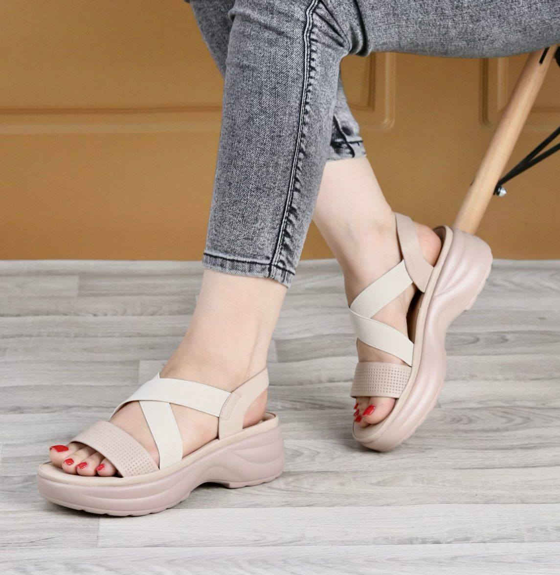 يسعد مسائكم بالخير زبائنا الكرام 
كل ماهو جديد ومميز تجدونه لدى احذيه وحقائب علاء 
حذاء طبي بشرط ماركه وجلد طبيعي متصل ارتفاع ٣ سم
للحجز مراسله البيج او واتساب ***********
توجد خدمه توصيل داخل القضاء وجميع محافظات العراق
