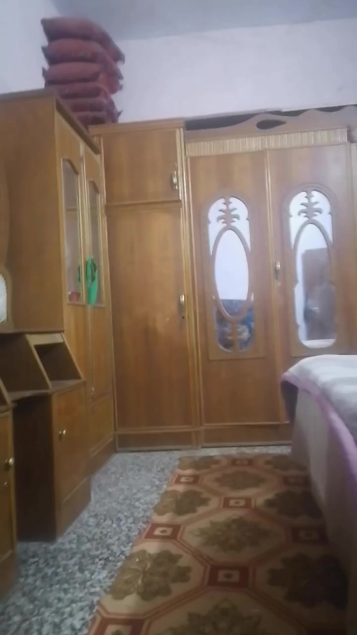 ألسلام عليكم غرفه نضيفه جدآ سعره 800وبيها مجال نضيف جدآ مكاني الحمزه الغربي وهذا رقمي ***********
