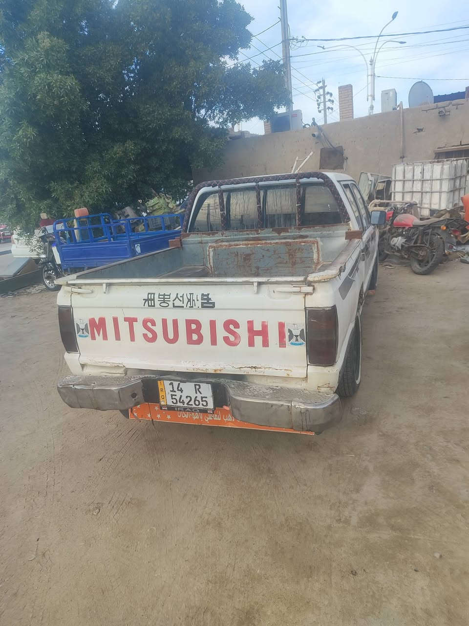 مستوبيشي موديل 90 سنويه لل26 رقم انكليزي مكينه وكير ونجي قبل يومين شادهن السعر 43 بيها مجال بسيط الاتصال على الرقم ***********
