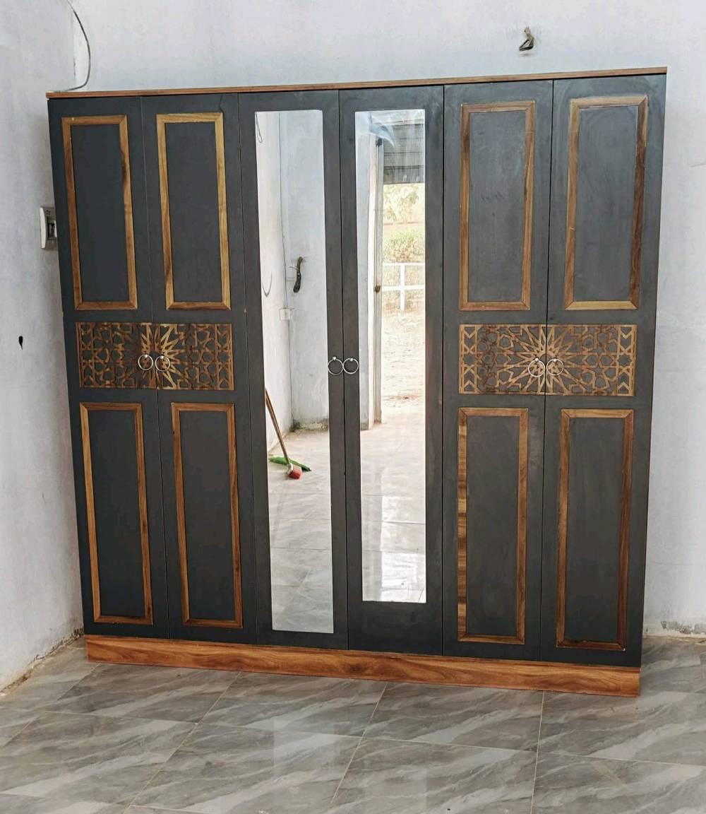 غرفة نوم مستعملة🇹🇷
 نضافة 90٪💯
عدد القطع / 5
نضام / ابواب  💢
سعرها /٤٧٥  💸
شد ونقل داخل بغداد مجاني🚛
يوجود توصيل محافضات 🚛