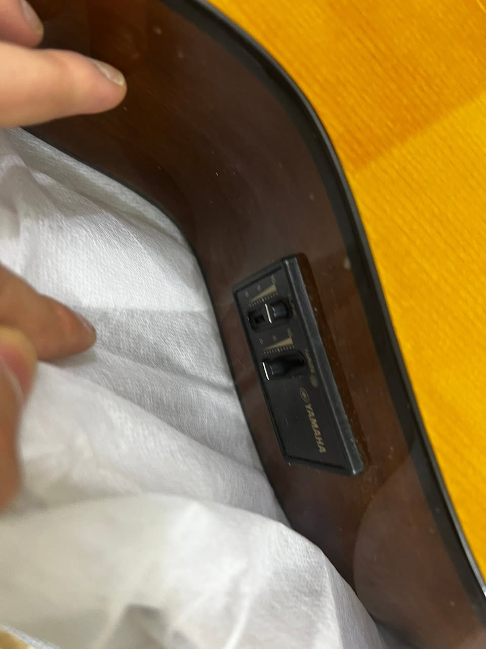 للبيع جيتار ياماها بحالة ممتازة
🎸 جيتار ياماها
🎒 جنطة حمل
🎵 مجموعة أوتار
📎 كابو
🎸 ريش عزف
🔌 سلك توصيل للسماعة الخارجية أو كرت الصوت

الجيتار نظيف وجاهز للعزف والتسجيل، مناسب للمبتدئين والمحترفين.

📱 للتواصل واتساب:
***********
