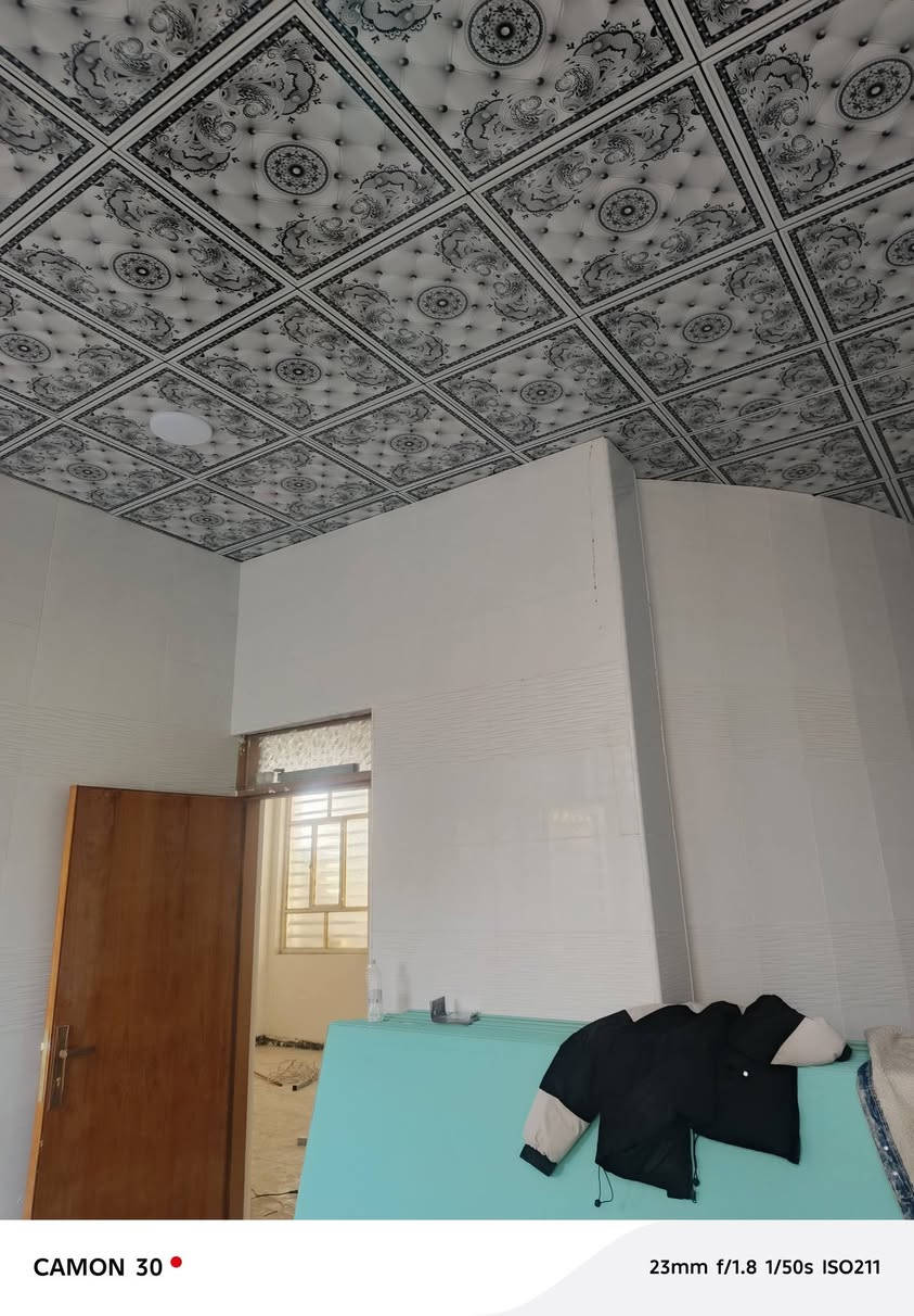 السلام عليكم عندي سقف ثانوي توني شديته وهسه ريد شتغل جبس وريد ابيع هاذ سقف بسعر مناسب ناصريه مدينه الصدر ***********
