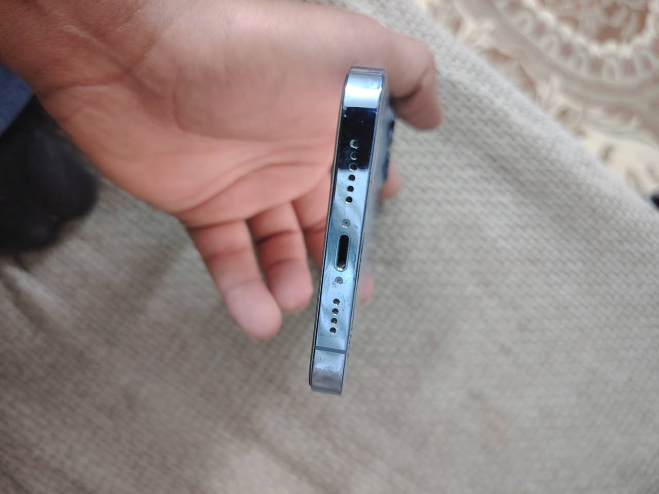 ايفون 13 برو ماكس ذاكيره 256 بطارية 80 بيلاد كارتون موجود  سماعه مبدل اصلي ويا كاميره مبدل   ضهره مكسور بعد كله عل بلاد سعر 480 بي مجال هاي رقمي ***********
