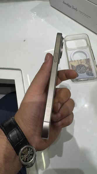 سلام عليكم 
15 برو ماكس للبيع مستبدل فقط ظهر السعر 900
***********
