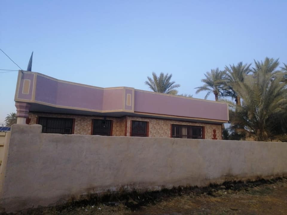 السلام عليكم
دار اللبيع
طابو زراعي سند ٢٥
يحتوي على ٣ غرف نوم
مساحته البناء 180 متر
امضيف او هول اممر او مطبخ
البيت نضيف كما واضح بل الصور
يبعد عن الجامعه ٥ كيلو
بل القرب من ثلاث مدارس  ابتدائية ومتوسطة اعداديه
المكان خلف إبراهيم الخليل ***********
الشراي بيي خير لو يدالل
