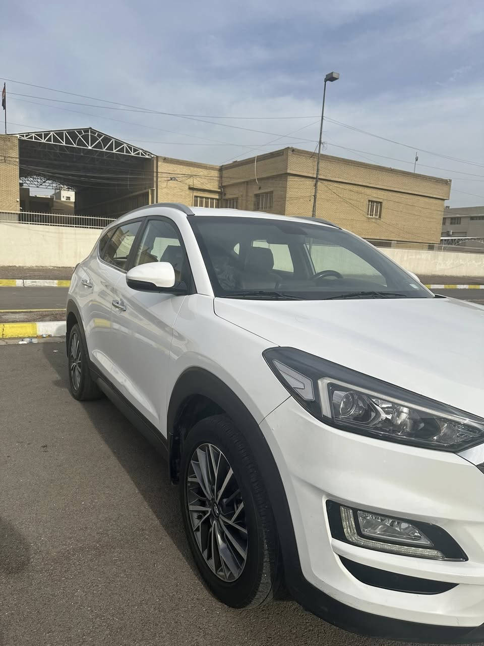 السلام عليكم
هيونداي توسان 2019 وكالة الكاصد ( كوري ) مواصفات التوسان المعروفه ماشيه 81 الف كيلو و قابل للزياده  
سايد بريك رجل 
كرسي كهربائي 
لايت عدسه
كراسي مخمل 
ويل 18 
مري شفط
شاشه ابل كاربلاي 
محرك 2000 دوش
رقم بغداد 
مكاني بغداد شارع فلسطين
السيارة مكفوله من الصبغ و المعجون بيها بس مكانين بارد و تكحيل على كد شبر و بيها 4 رصعات بالقماره كلش خفيفات اثر حالوب عندي بيها سونر قبل اسبوع سويته 
سعرها 182 ورقه (18.200) دولار و بيها مجال بسيط 
للاستفسار اكثر على الخاص او على الرقم ***********
