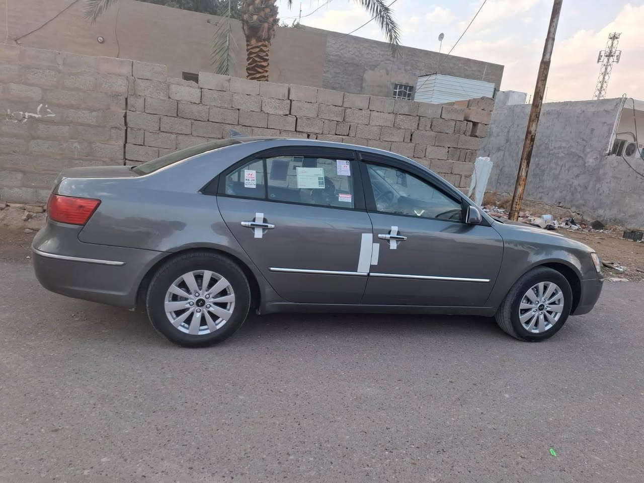 سلام عليكم
 سوناتا 2009 ممكفوله من المعجون
وارد امريكي نظافه جداً 95٪ يعني جديده  سياره جاهزه كير مكينه تبريد صدر امامي خلفي  رقم انكليزي   جاهزه مجهزه تجي وشوف بعينك ضررها كلش بسيط مثل ماوضح بالسونار ***********  سعر 118$ وبيه مجال الانبار الرمادي
