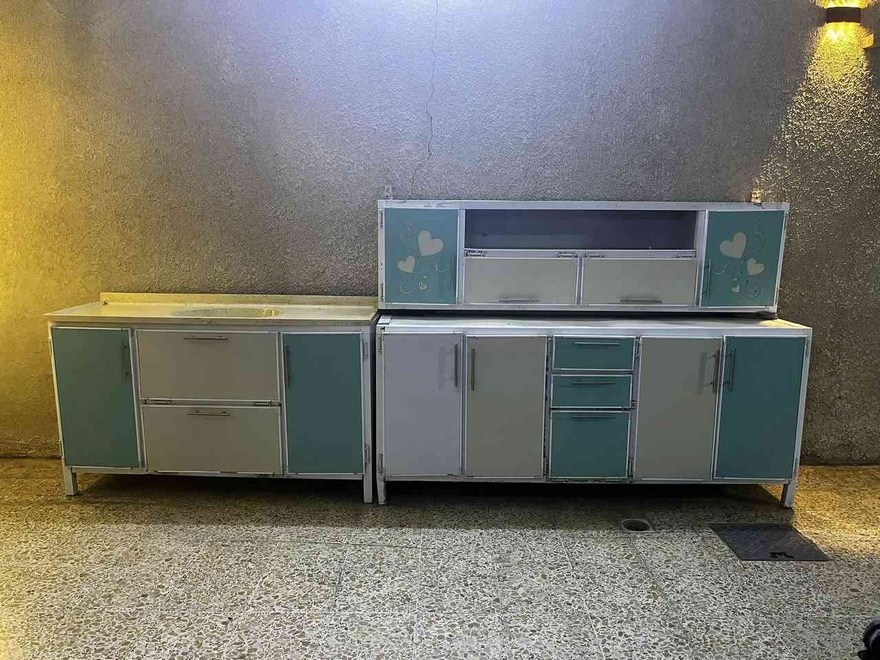 السلام عليكم كاونتر ثلاث قطع والسنك مرمر قياس الكاونتر مترين وقياس السنك متر ونص الكاونتر كلش جديد وتزكام سعره 300 الرقم ***********
