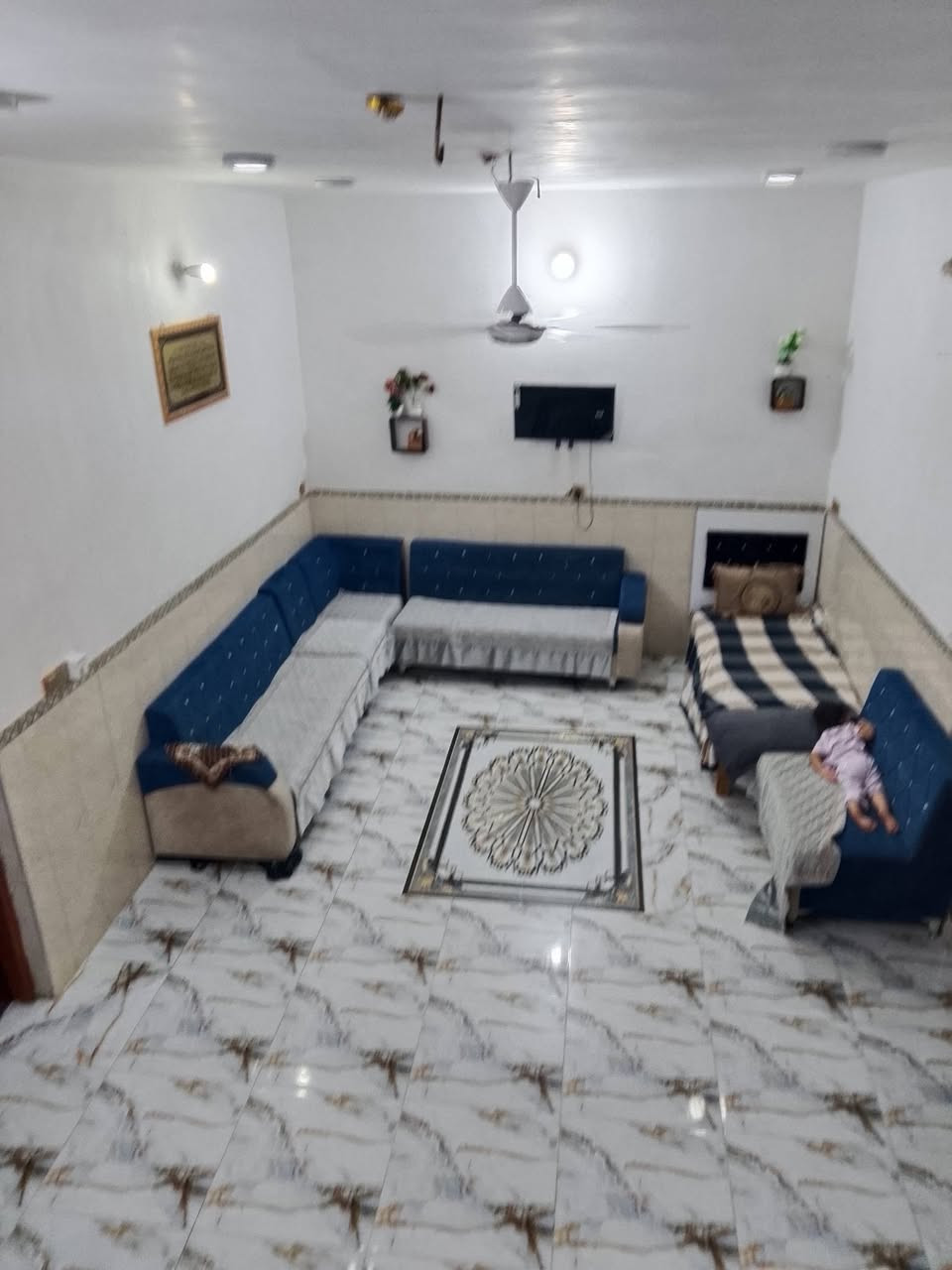 عندي بيت بحي المرتضى مساحة 200 الطابق الارضي بي غرفة واحدة 5/4 استقبال 7/4 هول 10/4 مطبخ 5/4 مجمع صحيات 3/3 صحيات خارجية  + مناور عدد 2
الطابق الثاني  بي غرفتين 

غرفة 5/4 وغرفة 4/4 ومجمع صحيات 

السعر 80 قفل قفل

عندي بيت بحي المرتضى مساحة 200 الطابق 

الارضي بي غرفة واحدة 5/4 استقبال 7/4 هول 

10/4 مطبخ 5/4 مجمع صحيات 3/3 صحيات 

خارجية  + مناور عدد 2
***********
