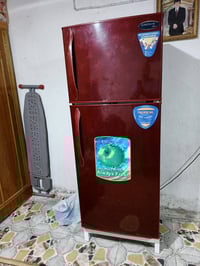 ثلاجه كبيره • نضيفه • شحنة غاز