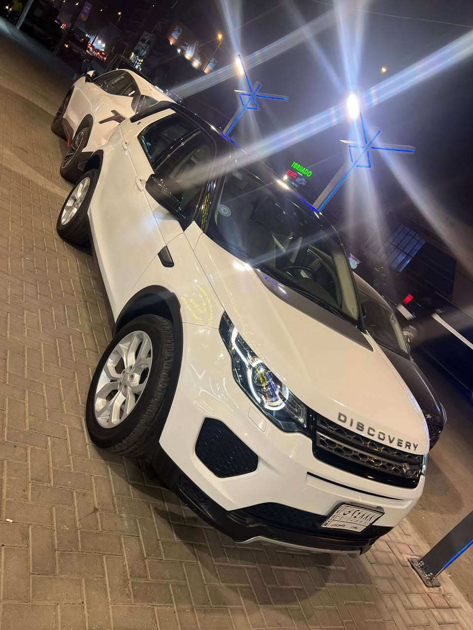 سلام عليكم للبيع لاند روفر دسكفري موديل 18 خليجي سردار ماشيه 22الف  كفاله من ضربه  ولصبغ.  مكان السياره حي جهاد او البنوك ***********
