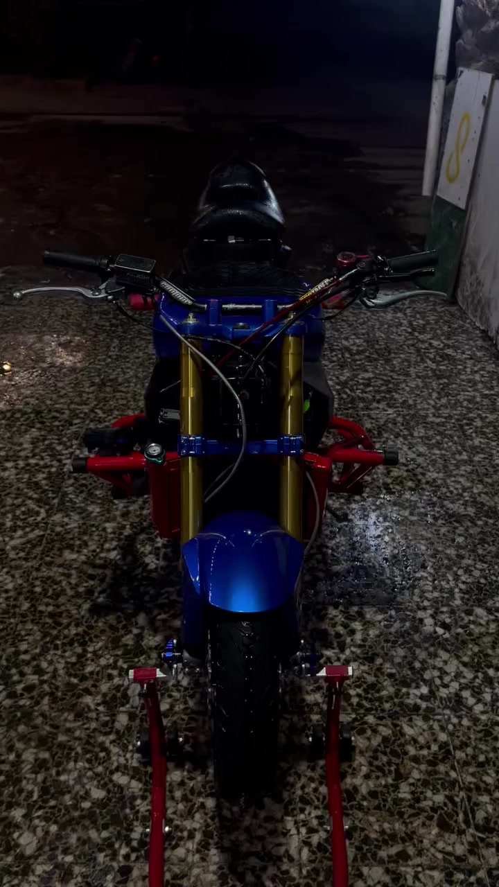 السلام وعليكم للبيع كاوسكي 2004
الدراجه اي برغي نقص ماكو 

تجي تفحص تخليها جمر وطفي وشغل نكره بكل وكت 

للبيع او مراوس بتي ماكس 

***********
