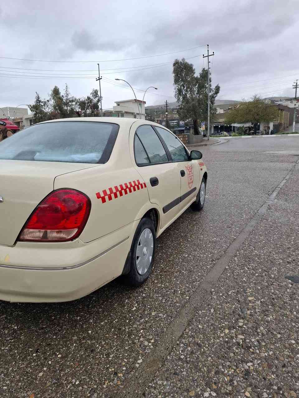 نیسان سەنی مۆدێل 2005 گێڕ عادی مەکینە سپی گێڕو مەکینەی بەشەرت بەس پێشی کەمەک لێدانی هەیە سەنەوی بەسەرچووە  پێشو پشتی توند کراوەتەوە سعری 88$  ***********
