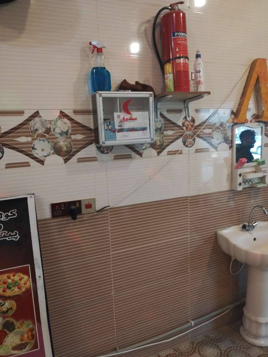 مطعم لحم بعجين كامل للبيع المعداة عبارة عن 
فرن حجري و منقل چاي مع كامل تجهيزات و منقل كباب مع كامل تجهيزات و عجانه و فرام لحم و و رقاقه عجين غراض لحم بعجين كله و كباب كله و فرن كله لأي استفسار اتصل *********** شمشمل, السليمانية
