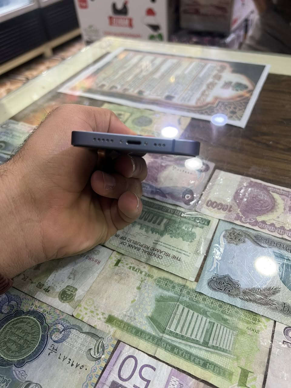 السلام عليكم ايفون 14عادي شراق اوسط كارتونه البلادي وياا بطاريه 85 بلادي 256كيكه جهاز جديد كله بلادي ايي عيب مابي مكاني كركوك حي النصر ‭0774 069 8000‬
