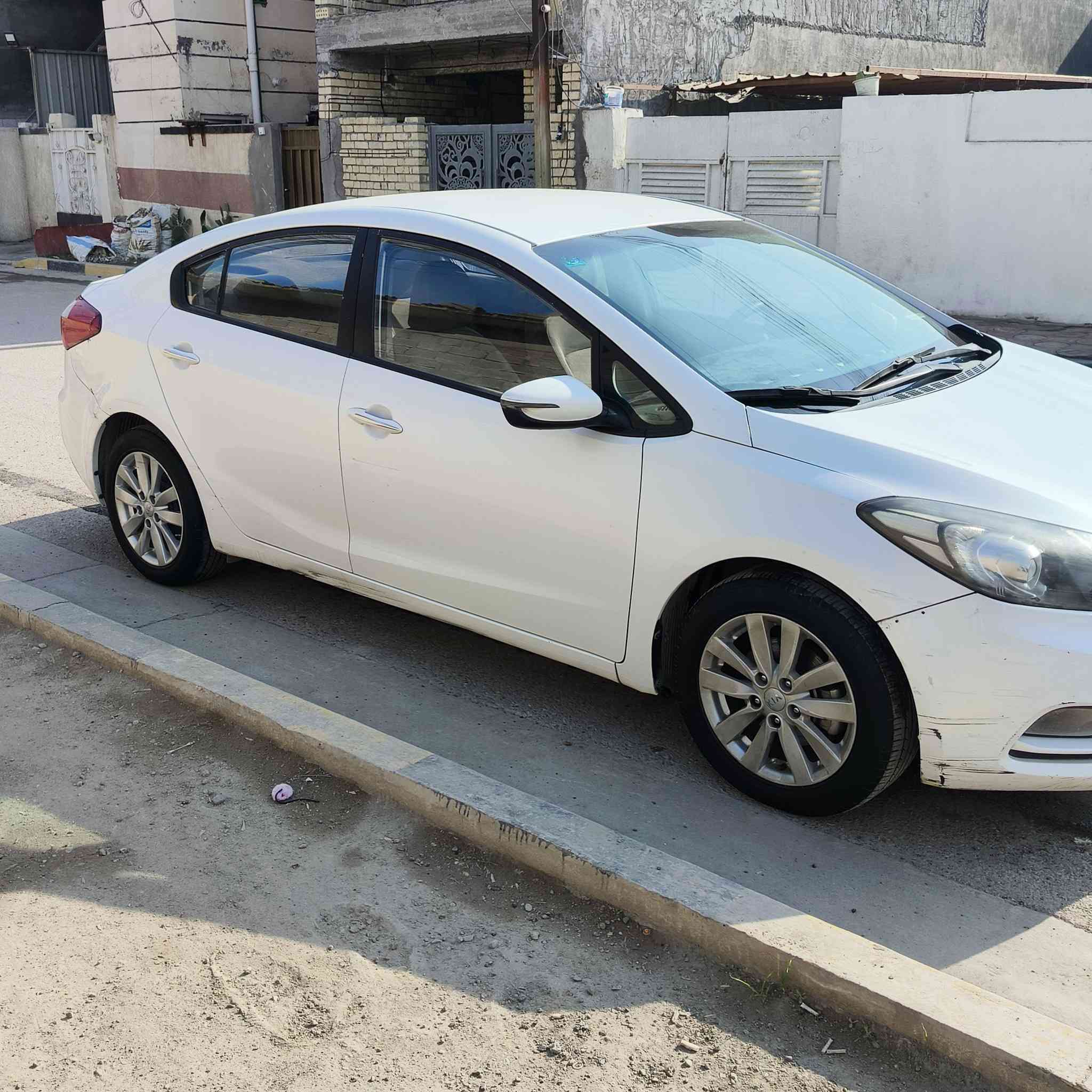 سلام عليكم. سيراتو وارد خليجي موديل 2016 سياره باسمي سنويه وهزه جدد بدون صبغ وبدون تبديل بيها فقط بارد جاملغ خلفي باب السائق فقط بارد  ورصعات منضومه تبريد جديده محرك ال1600 دوش مكفول ما مفتوح كير مكفول مواصفات شاشه وتحكم ستيرن ومري شفط واشاير بل مري  
السعر 118 💲
العنوان بغداد الدوره 
للاستفسار. ***********
متوفر وات ساب 📞
