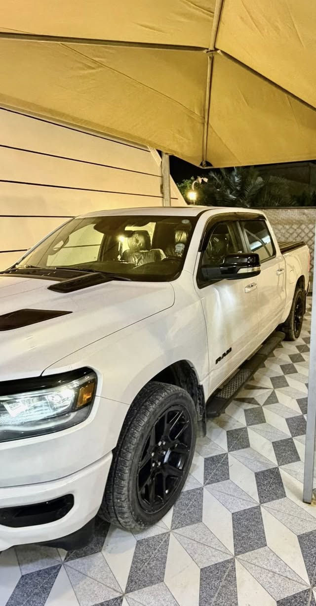 دوج رام 2022 كلين رقم اربيل فول سبورت بنوراما محرك 5.7 لون ابيض مكفوله من الشخط كلين ماشية 50 الف ميل 

الموقع بغداد 

السعر 360 ورقة نقد فقط 

اي استفسار الاتصال ***********
