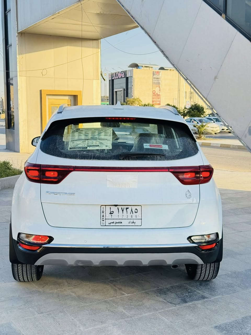 سلام عليكم ورحمة الله كيا سبورتج وراد خليجي  ستلام شركه زيرو موديل 2020 رقم بغداد حره مشروع وطني  بسمي تحويل ثاني يوم سياره كلش جديده وجاهزه سياره مكفوله عده رشه بصيطه بل جاملغ الباقي كفاله مواصفات السياره 
1 محرك. 2000 دوش 
2 شاشه كبيره + كامره دواره 
3 مري شفط + شاره 
4 حساس خلفي 
5 حساس امامي 
6 داخل عسلي 
7 كشن جلد 
8 ويل كب حجم 19 
9 لد نهاري امامي 
العنوان الناصريه المركز  موبايل *********** السعر 182 مجال بصيط
