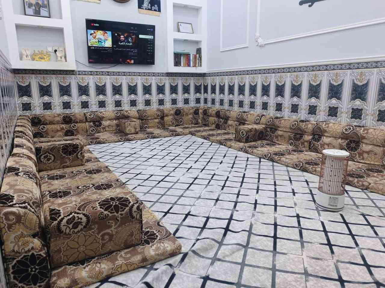 جلسه عربيه للبيع السعر.  250. العنوان البصرة الحيانيه شارع الطاك قرب صيدليه حيدر  ***********
