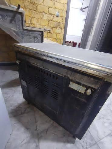 سلام عليكم طباخ نوع فرش باب اول و ثلاجه برڤاب شغاله فريز وتبريد 
***********
سعرهن مناسب شراي اتصل
