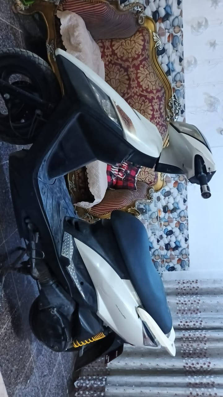جي تي ار ثلعب للبيع دراجه ع البلاد برغي ما مفتوح بيها كهربائيات كلها شغاله سلف هندر مكانها بغداد المحموديه ب 600 وبيها مجال ***********
