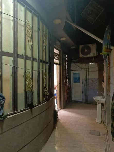 السلام عليكم...
بيت للبيع 150 متر طابقين يناء طابوق سقف صب يحتوي البيت على اربع غرف نوم و استقبال و صالة ومطبخ وصحيات داخلية وخارجية واجه البيت 12 متر و النزال 12 البيت مربع 
جنس العقار طابو سند 25 اقرار محكمة 
العنوان كربلاء المقدسة حي الامام علي مقابل الجاير قرب مدينه العاب السندباد 
الموقع مميز تصلح حسينية للزوار 
السعر المطلوب 180 مليون و بي مجال للشراي 
اي استفسار عن العقار أو السعر اتصال على الارقام التاليه 
***********
***********
