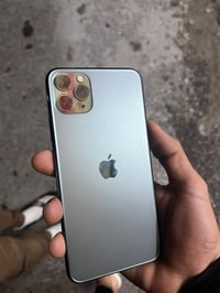 ايفون ١١ برو ماكس • ٦٤ • شاشة مكسورة