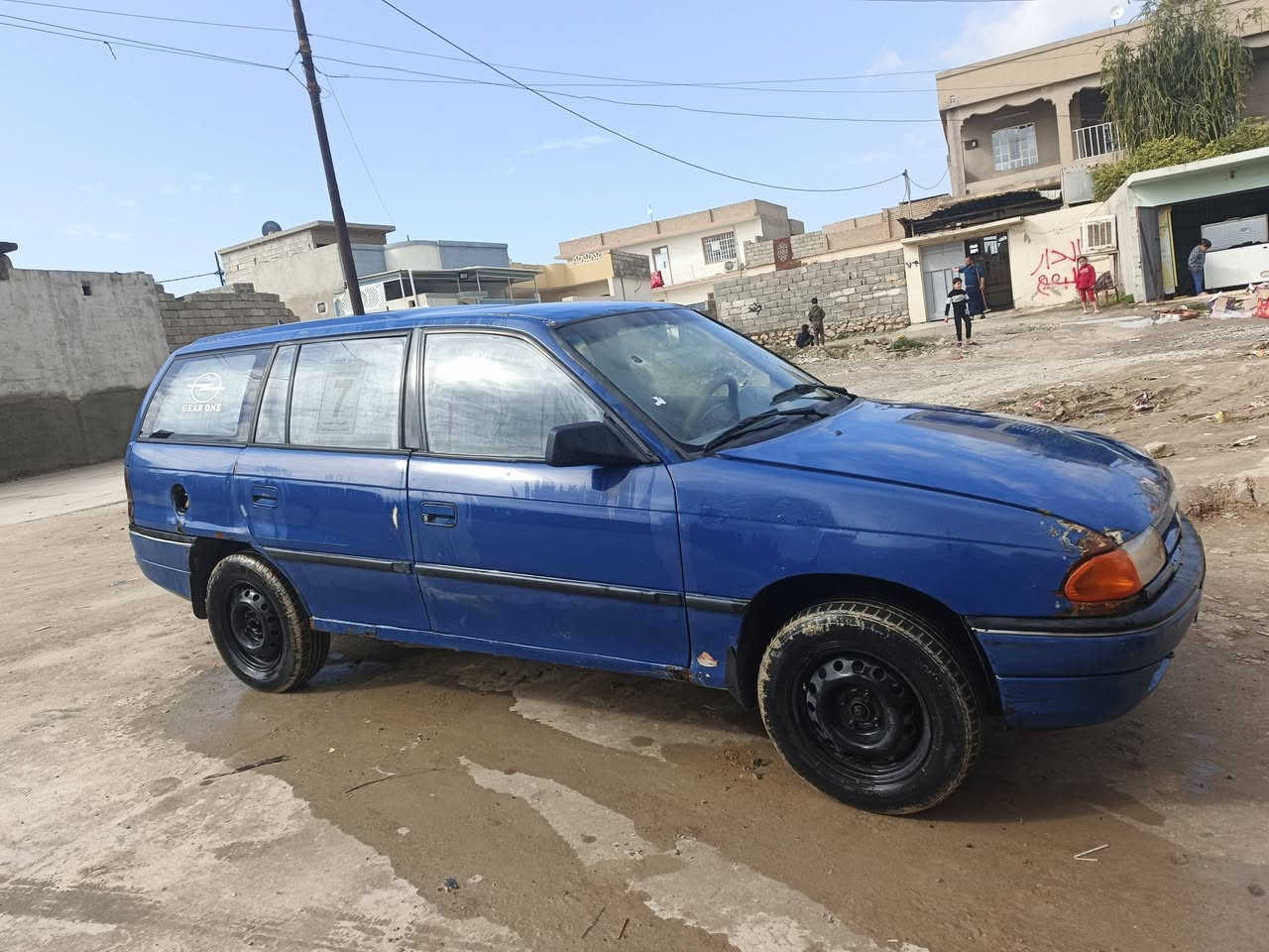 استرا
موديل 93
شرط الوكاله والتحويل من ابو السنويه 
صبغ بس الدوير محرك نضيف 
السعر 33
رقم الموبايل 
***********
