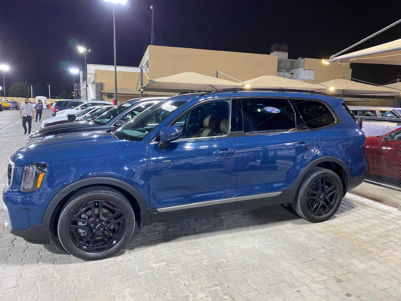 تيلورايد 23 رقم بغداد حادث بنيد فقط بدون يرباك مكان السياره بابل مسيب سعر 31 ونص وبيها مجال 
تصال ***********

                  
 1-  كيا تيلورايد فئه x lineاعلى المواصفات رقم بغداد 
2- محرك 6 سلندر 3800 
3-  ويل كب حجم 20 اسود  تاير بحالة ممتازة جدا 
4- عداد المسافة الحال 33
5 بصمة ابواب امامية  وبصمة تشغيل وتشغيل عن بعد
6- لايتات زينون عالي ناصي عدستين 
7-اشارة في المرايا الجانبية مع حساسات الاجتياز 
8- مصابيح ترحيب في مقابض الابواب 
9 رادار امامي تفاعلي للتوقف التلقائي امامي خلفي
10-السيارة فتحه 
11-حساسات امامي خلفي 
‎13-باب الجنطة كهربائي شفط 
14غرفة السيارة جلد مشمشي
14-تحكم كهربائي متكامل لقاعد المقدمة 
15 المقاعد الامامية تدفئة وتبريد 
17-شاشة دشبول كبيرة لمجموعة من الايعازات والضبط
18-بردات اصلية للابواب الخلفية 
19-مقاعد وسطية تطوى كهربائيا ويدوية الفتح 
20- انارة ليزرية متعددة بمزيج هائل من الالوان لأنارة دواخل السيارة 
21-مرايا جانبية شفط كهرباء مع ذاكرة لكشن السائق
22- خاصية تحديد المسار والتنبيه عند الخروج من المسار 
23-المقعد الوسطي منفصل  VIP
24-تبريد السيارة 3 قطع 
25- تحكم ستيرن جهتين متعدد الايعازات 
26- وضعيات القيادة عدد 5 
27- تنبيه بالارتجاج في المقود
