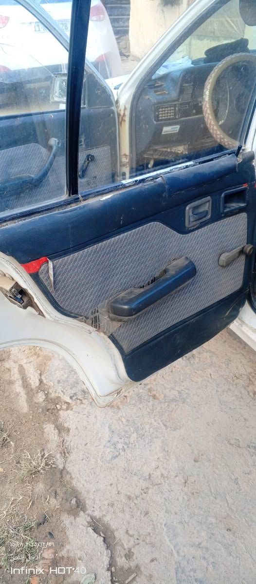 السلام عليكم سياره كاديت للبيع  السياره جاهزه بيه مكينه وكير كارتون جديد بي معنه الكلمه ***********
