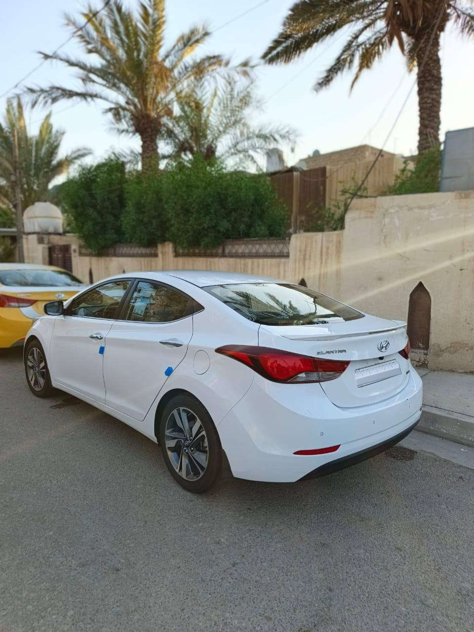 السلام وعليكم
النترا 2015 وارد خليجي GLs سيارة ليمتد فتحة سقف بصمة تشغيل كشنات كهربائية قطعتين تبريد مري شفط حساسات خلفية بيها قطعة وحدة مكاني بغداد حي الخضراء 
رقمي ***********
