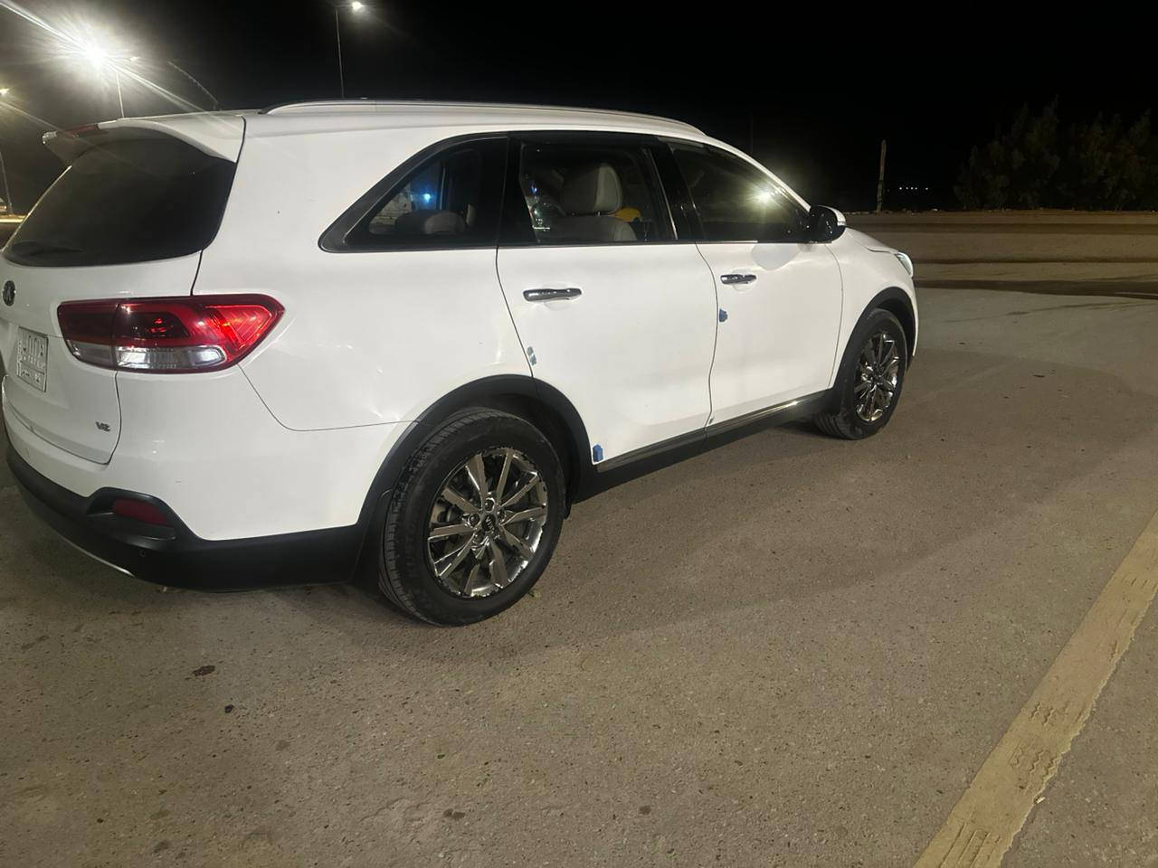 سورنتو البيع خليجي موديل 16رقم بغداد مكفولة كفالة عامه مكينه 6 ماشيه 110 سياره نضيفه ما طالعين بيه قليل السعر 215وبيه مجال الاستفسار اتصل على الرقم***********
